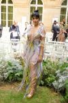 Camila Cabello nosi prozirnu haljinu s leptirima Iris Van Herpen u Parizu