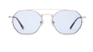 Okulary przeciwsłoneczne z niebieskimi soczewkami