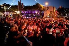 콜로라도 LGBTQ+ 클럽 총격 사건의 피해자를 도울 수 있는 방법