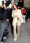 Kim Kardashian nosi bandeau i prześwitujące spodnie dla Time 100 Talk
